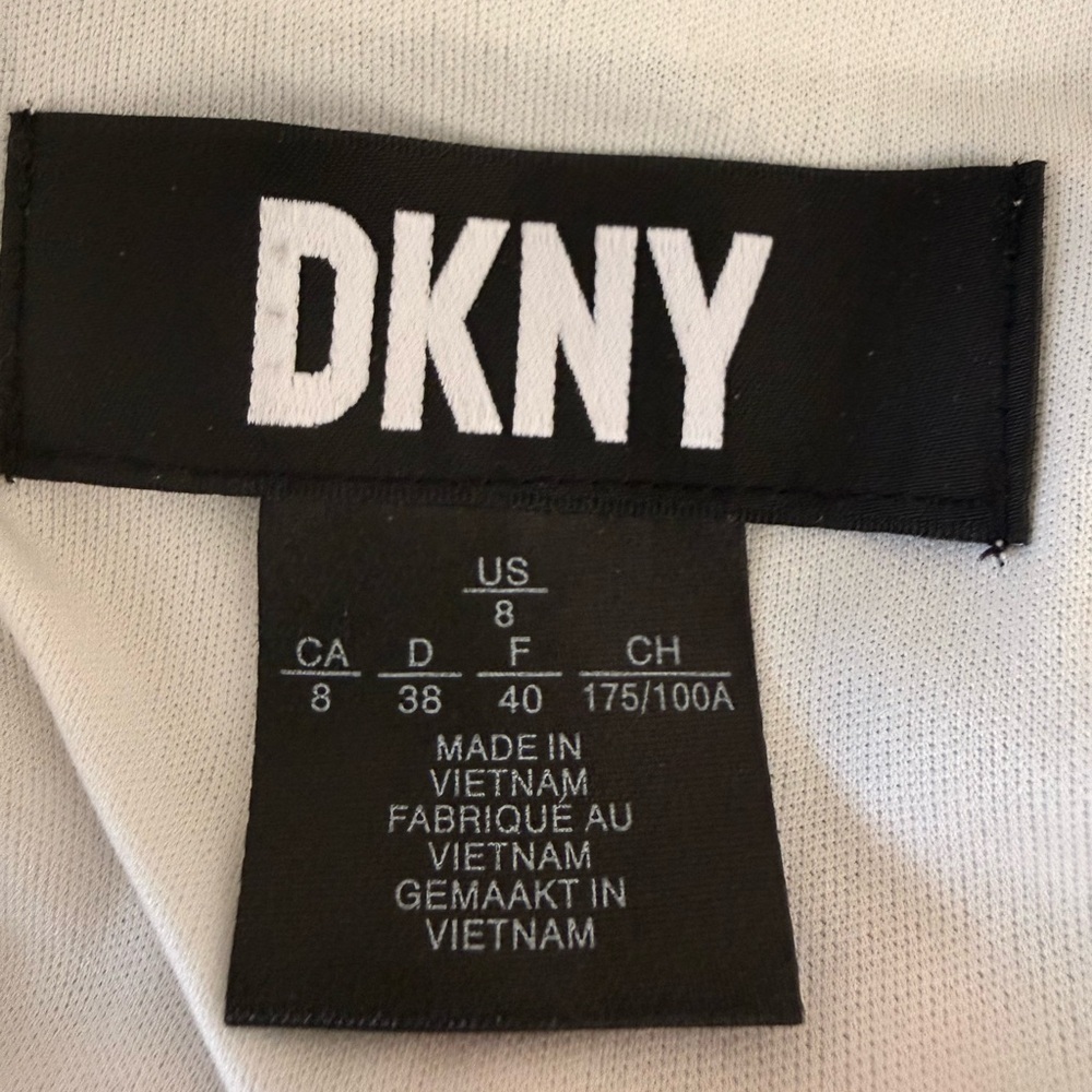 DKNY Floral Wrap Dress with Belt. Size 8 - Picture 8 of 10
